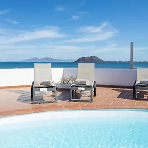  Villa Beachfront Remos: Lobos Island View & Private Pool